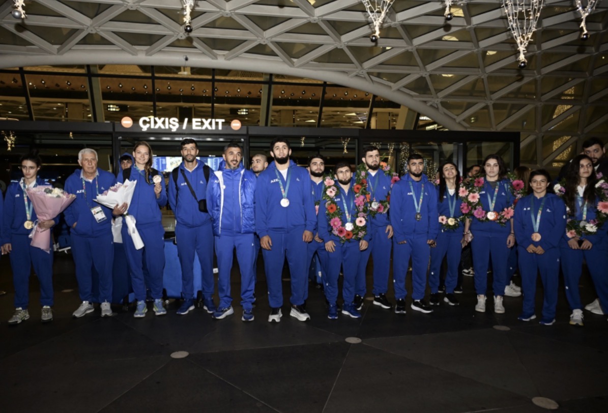 VI İslam Həmrəyliyi Oyunlarında uğurla çıxış edən Azərbaycan idmançıları Vətənə dönüblər